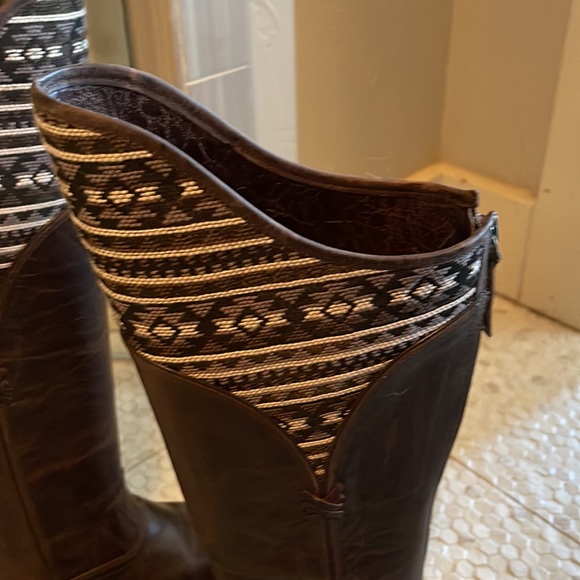 Ariat size 7 B - Picture 3 of 7